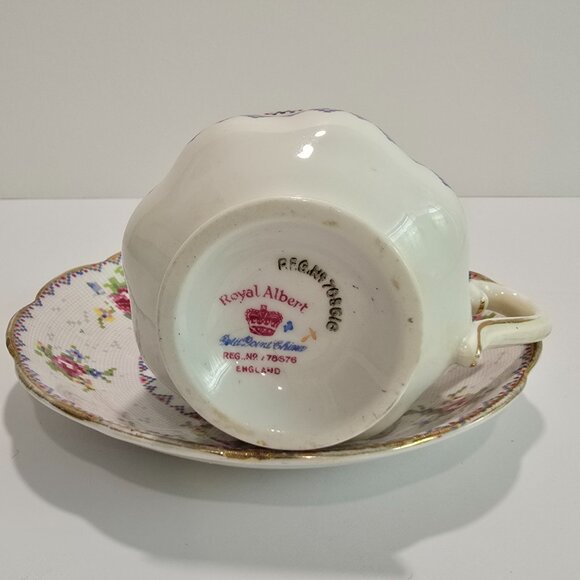 Royal Albert - Petit Point Vintage Tea Cup & Saucer Set - Picture 4 of 6